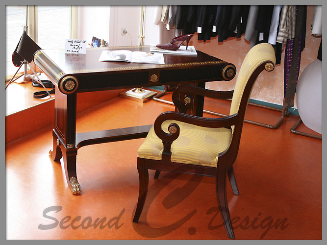 4-teiliges Möbelset (Tisch und Stühle) im spanischen Design